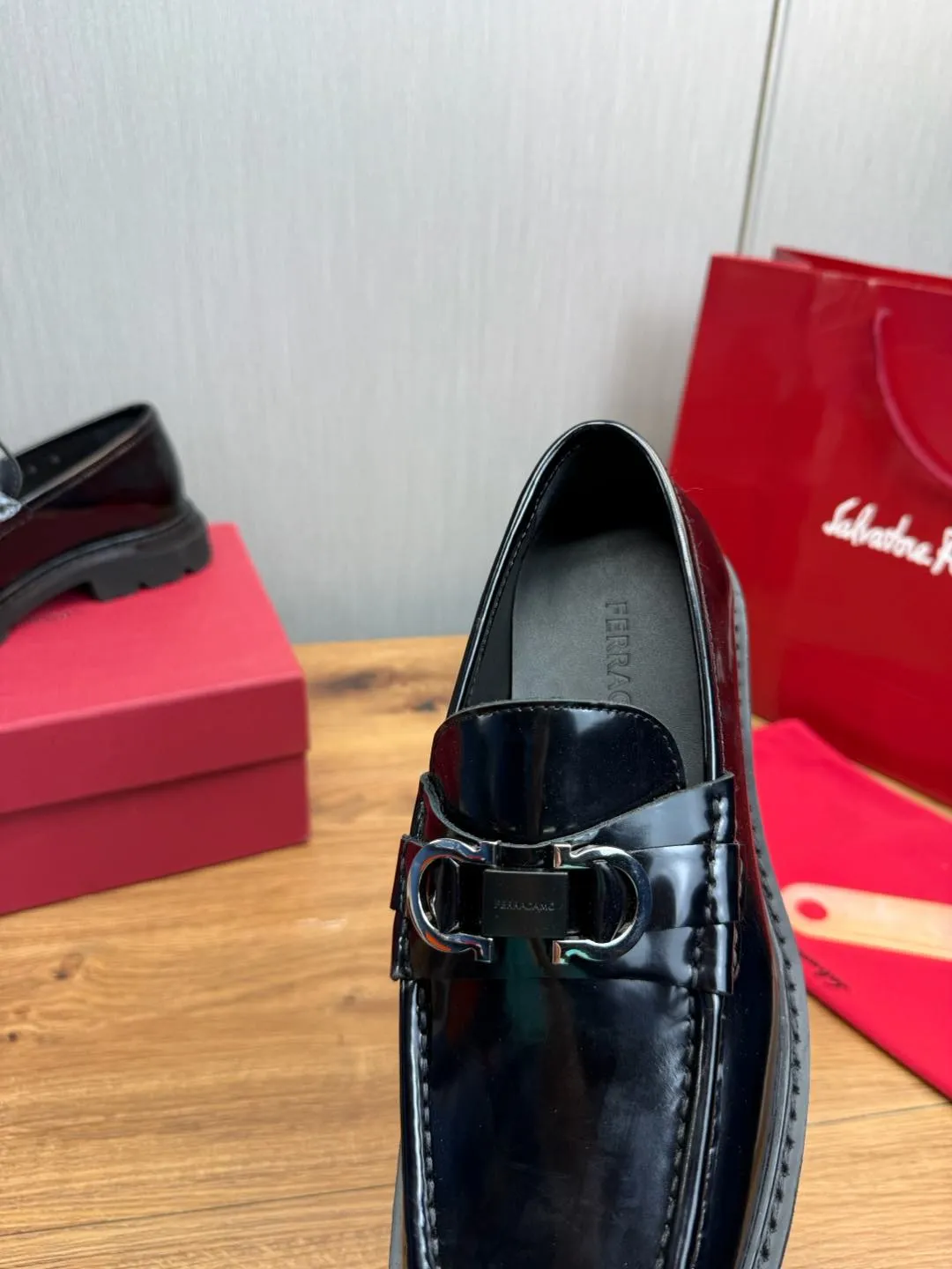 Men's shoes 💰880💰 Ferragamo. [Ferragamo] men's thick-soled loafers, the latest hot style, 1:1 original purchase quality, top quality, imported open-edge beaded cowhide leather on the upper, hand-made three-dimensional stitching highlights the round toe design, the inner foot pads are all imported cowhide, with original lightweight foam outsole, matching code 39-44, (38, 45 custom-made, non-refundable)